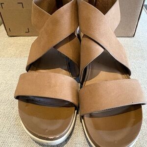 Comfortiva Tan Cross-Strap Sandals